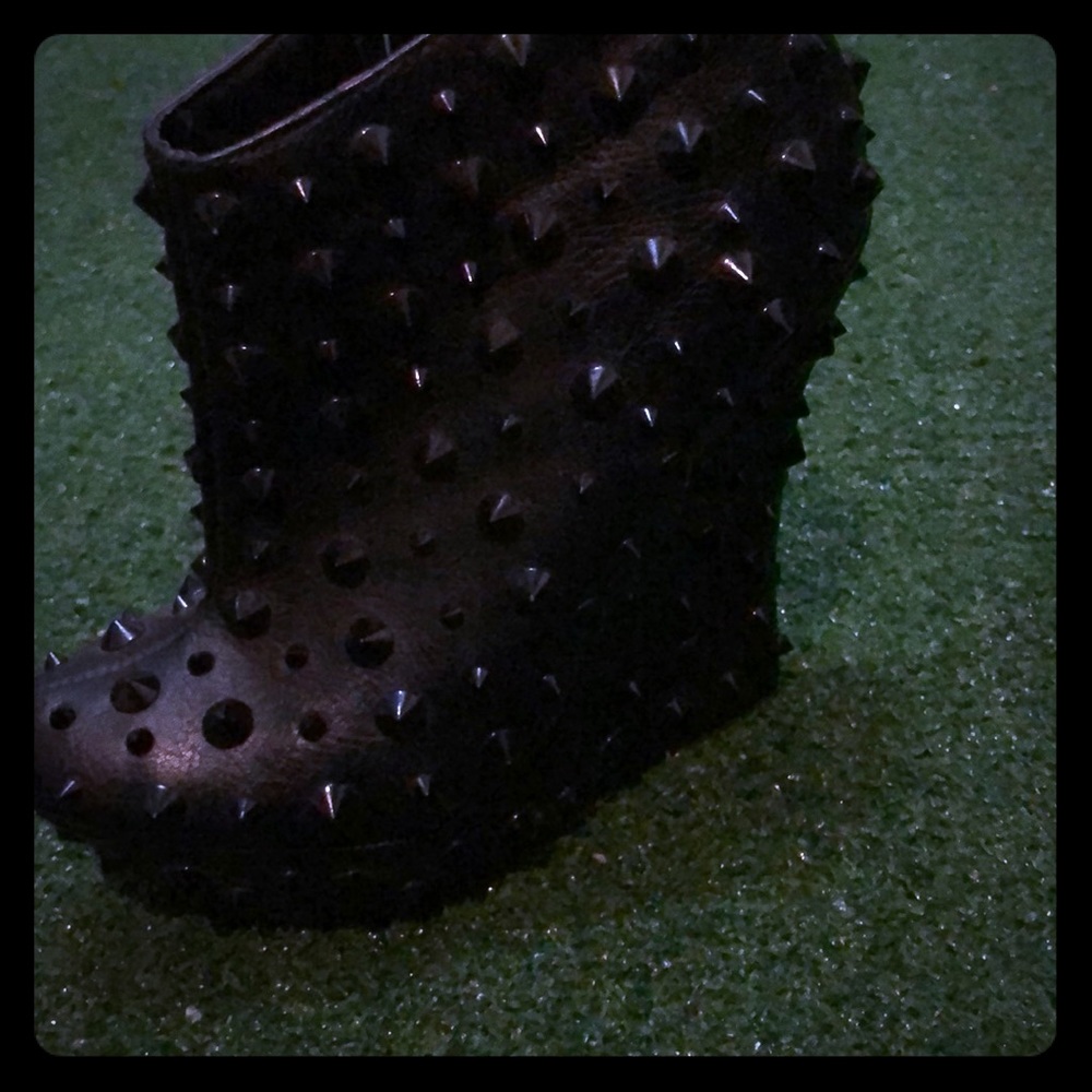 SPIKED WEDGES